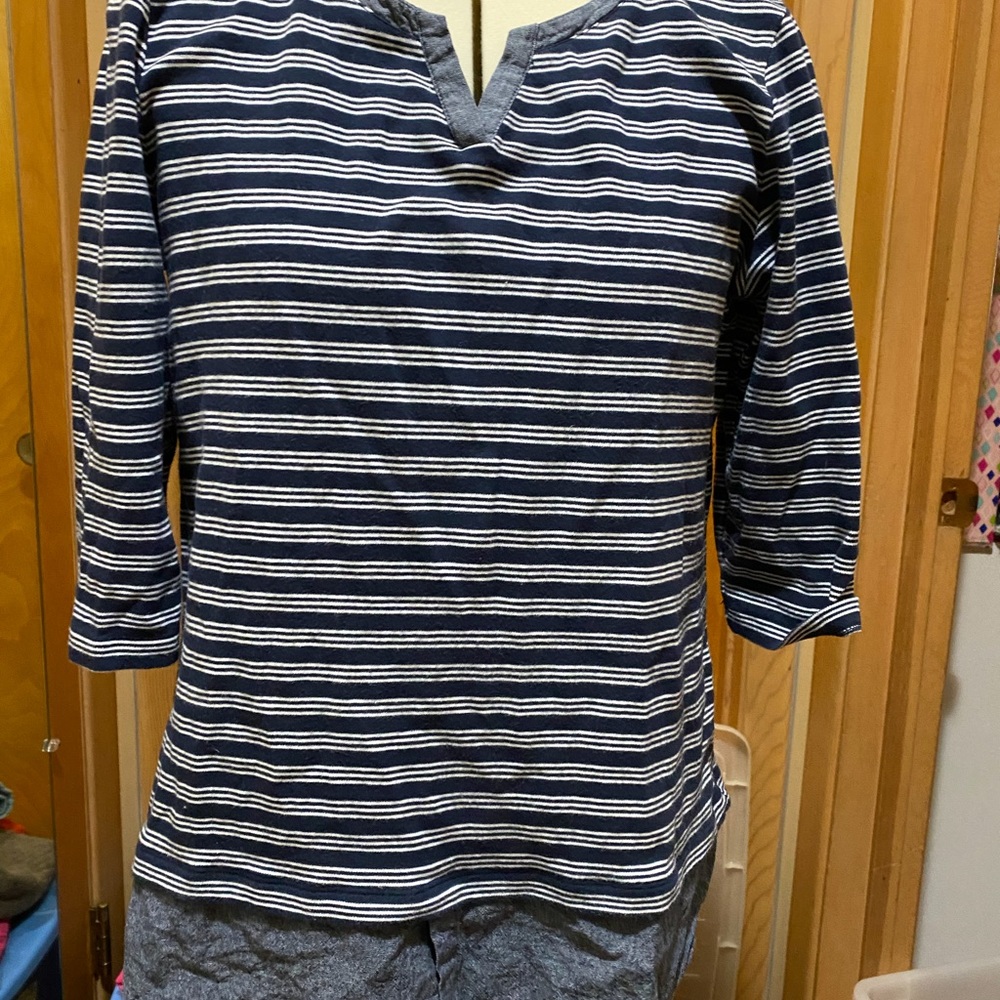 V neck tee